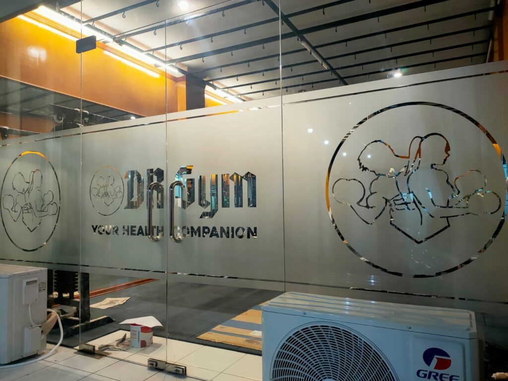jual stiker kaca costum cutting surabaya