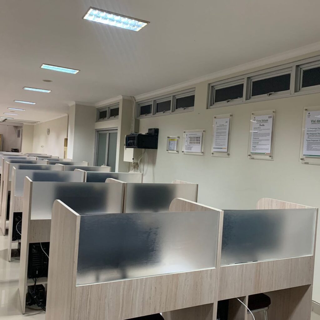 stiker kaca kantor surabaya